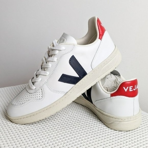 VEJA Womens Size EUR 39 or US 8 Sneakers Shoes in Extra...